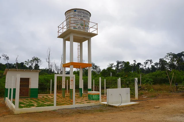 “Tenho água toda hora, bem branquinha, parece até água mineral!”