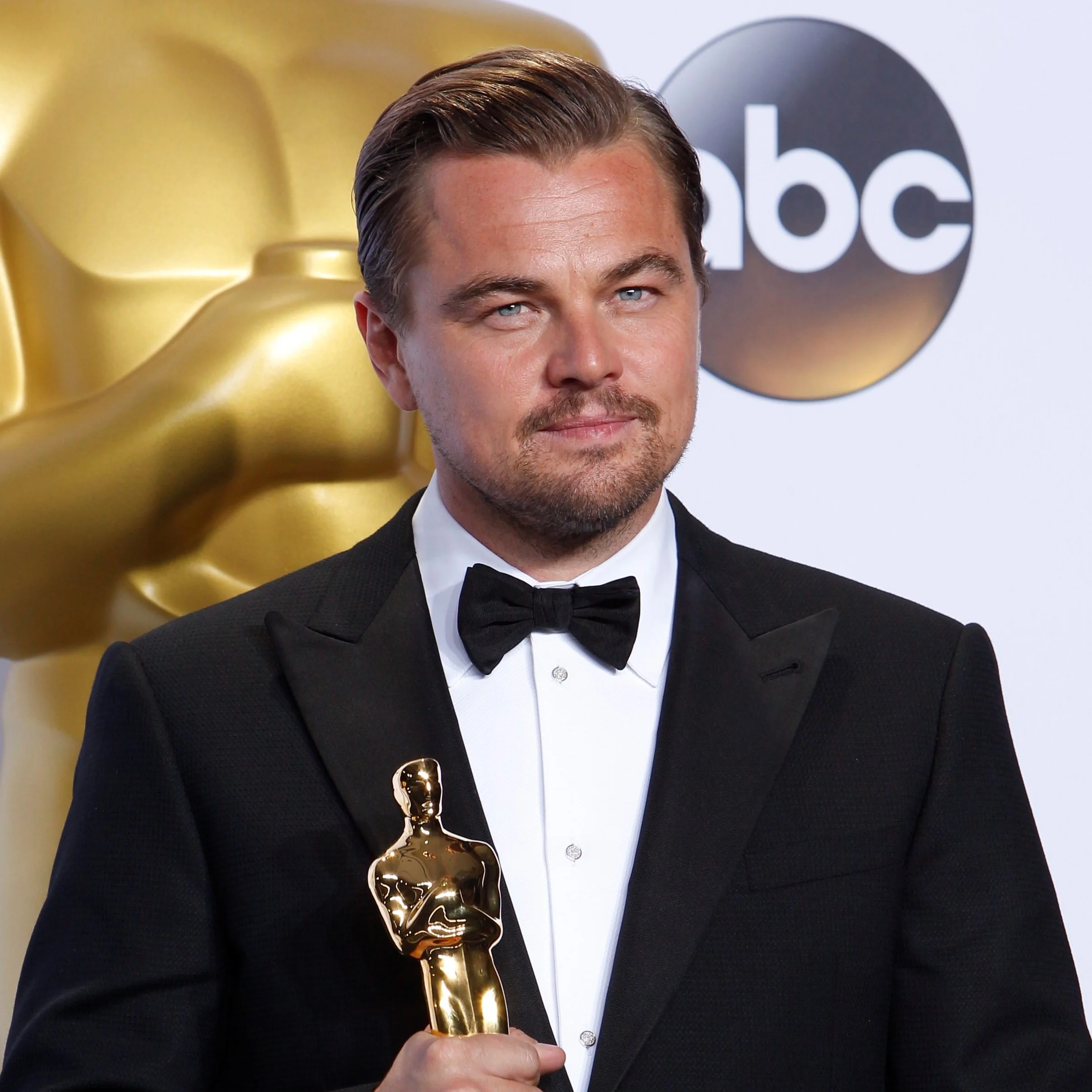 Leonardo DiCaprio esquenta entrega do Oscar com discurso ambiental
