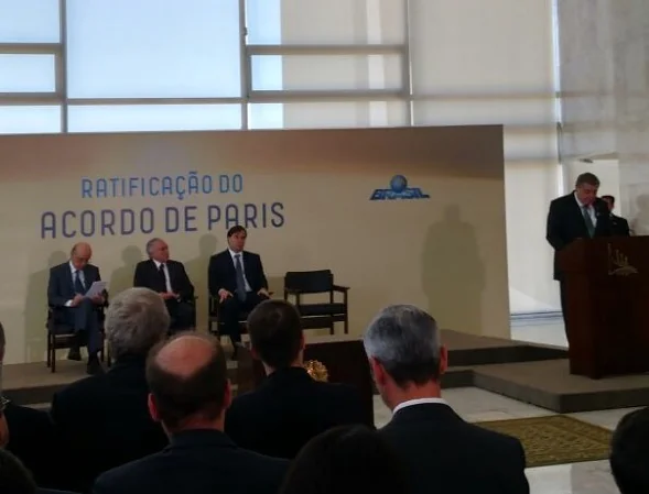 Brasil ratifica Acordo de Paris assumindo metas para redução de gases estufa