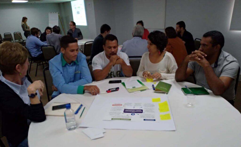 IPAM liderou workshop com especialistas e organizações sobre a cadeia do açaí, em novembro, em Belém. Crédito: divulgação/Diálogos Pró-Açaí