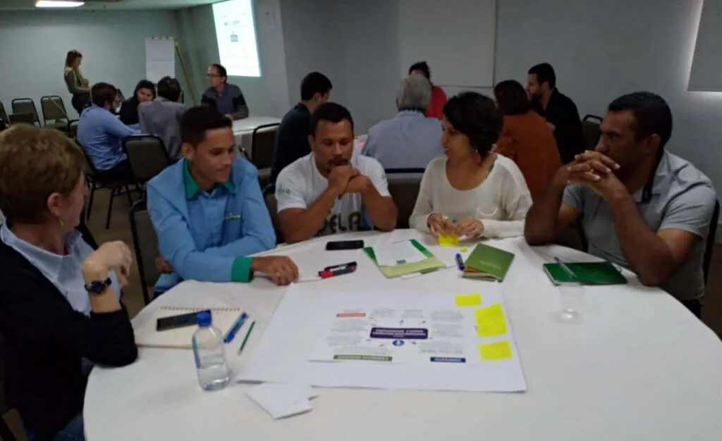 IPAM liderou workshop com especialistas e organizações sobre a cadeia do açaí, em novembro, em Belém. Crédito: divulgação/Diálogos Pró-Açaí