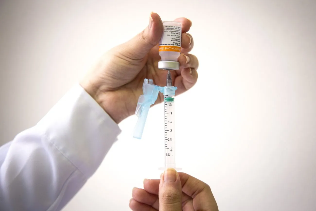 Plano de vacinação deixa comunidades à margem de ações pouco definidas