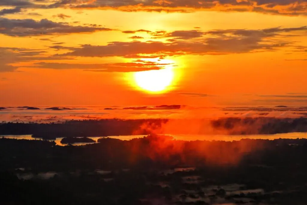 Ciências da Terra: Amanhecer no Alto Rio Negro - Foto: André Maués