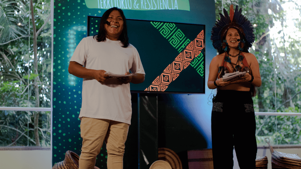 O evento foi apresentado pelos influenciadores digitais e ativistas indígenas Samela Sateré-Mawé, do Amazonas, e Kauri Waiãpi, do Amapá. Foto: Rafael Vieira/IPAM