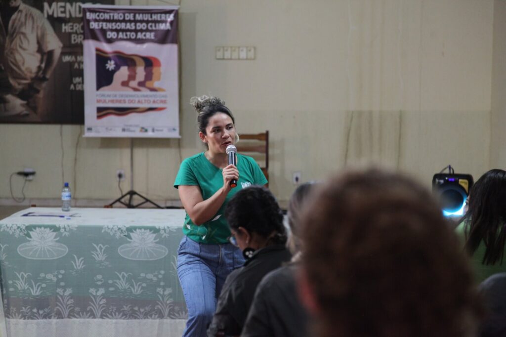 Na abertura do evento, a pesquisadora do IPAM Jarlene Gomes falou sobre o papel que as mulheres desempenham no enfrentamento à crise climática. Foto: Hellen Lirtês/IPAM