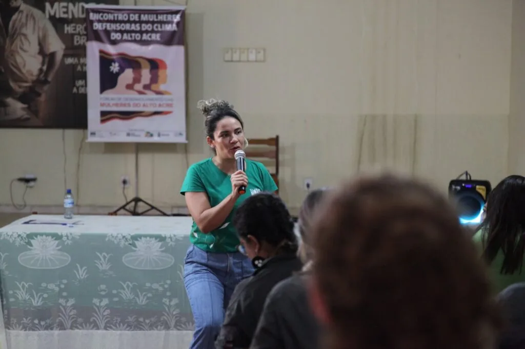 Na abertura do evento, a pesquisadora do IPAM Jarlene Gomes falou sobre o papel que as mulheres desempenham no enfrentamento à crise climática. Foto: Hellen Lirtês/IPAM