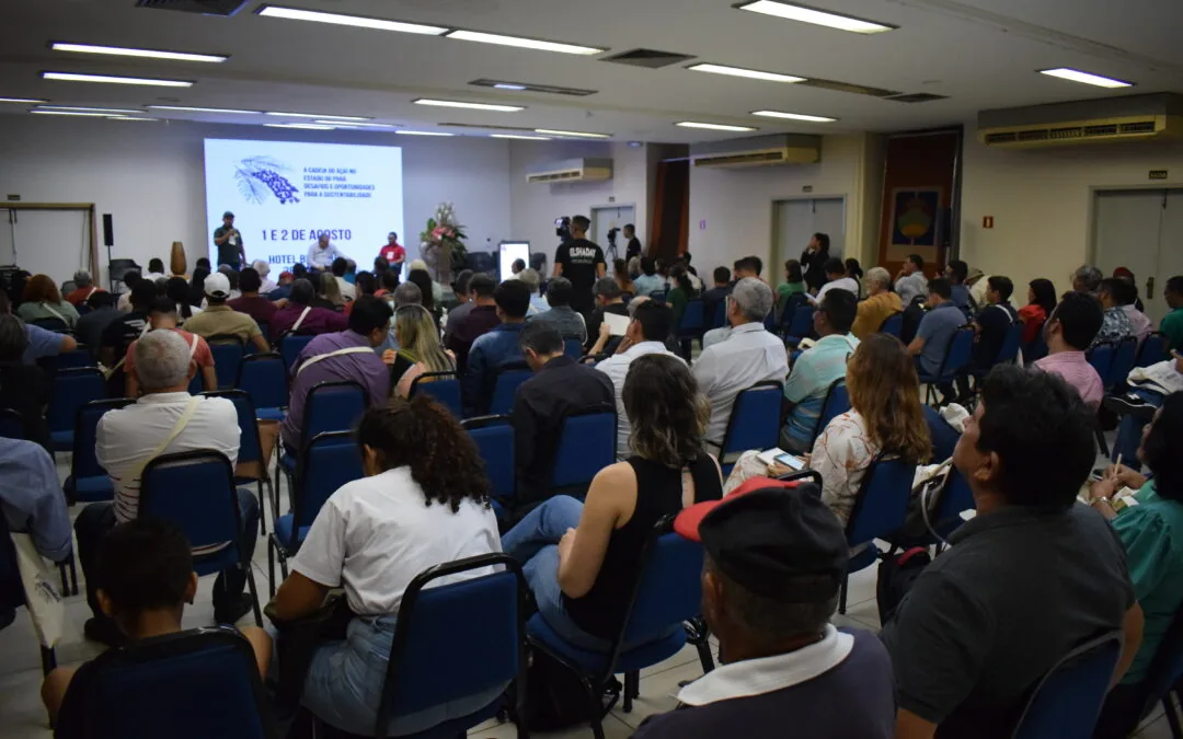 Mais de 200 atores da cadeia do açaí participam de seminário em Belém