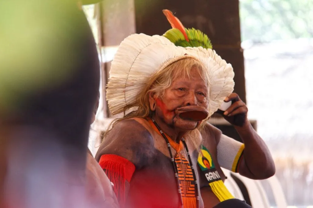 Cacique Raoni Metuktire durante o seu Chamado na aldeia Piaraçú, em Mato Grosso. Foto: Lucas Ramos