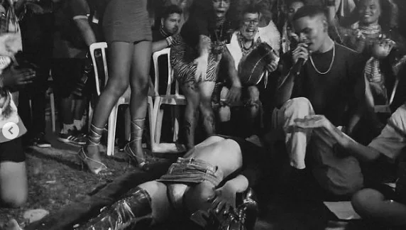 Casa de Onijá: primeiro ballroom do mundo em forma de corpo itinerante