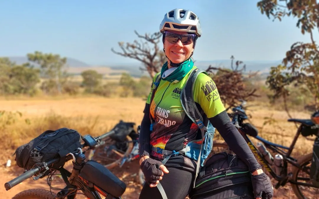 A primeira mulher no TransCerrado e sua jornada na ciência sobre duas rodas