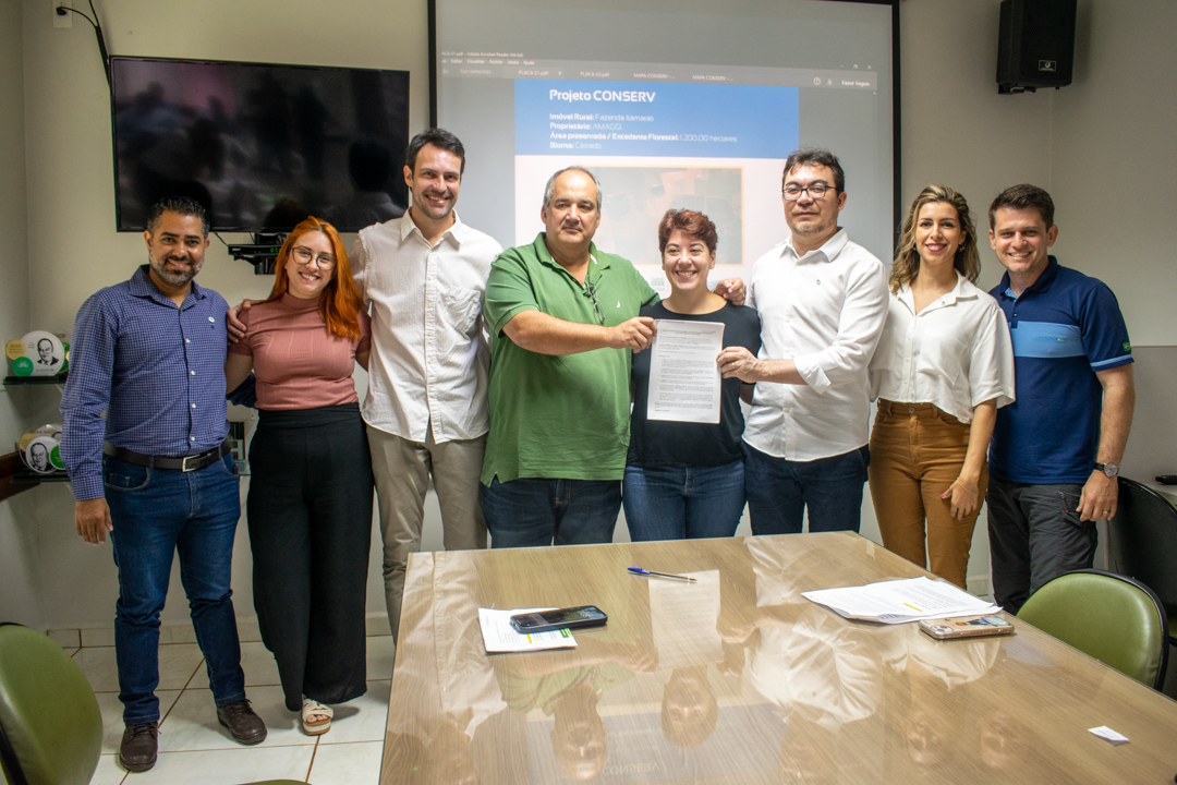 Assinatura do contrato entre IPAM, por meio do CONSERV, e empresa Amaggi (Foto: Sara Leal/IPAM)