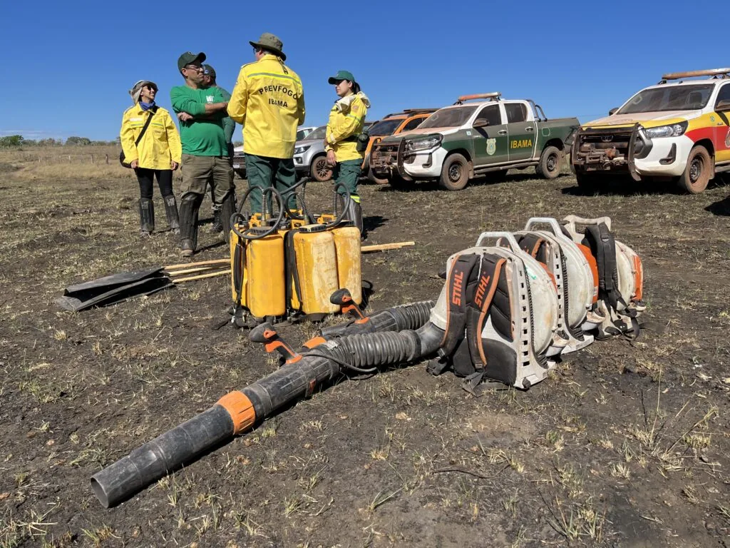 Brigada realiza simulação de queima prescrita em visita do IPAM.