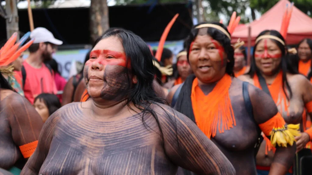 Indigenous women during a demonstration at the Free Land Camp 2025, in Brasília (Photo: Lucas Guaraldo/IPAM)